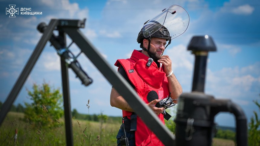 Як сапери очищають землі за допомогою роботів Як сапери очищають землі за допомогою роботів