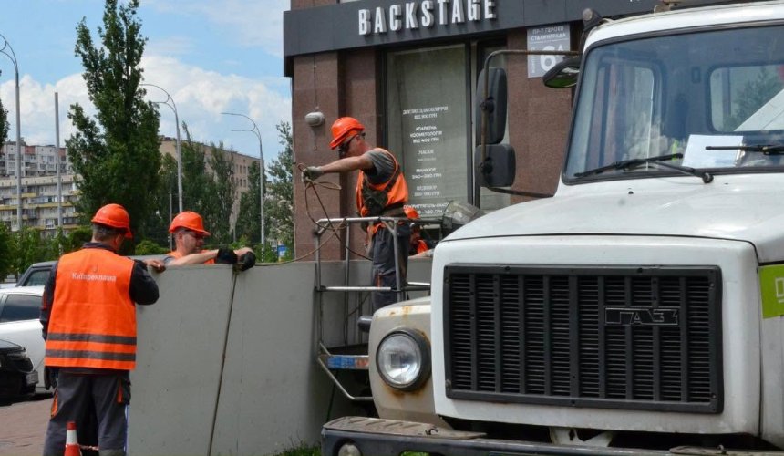 Очищення столиці від незаконної реклами: скільки у Києві&nbsp;від початку року демонтували&nbsp;вивісок