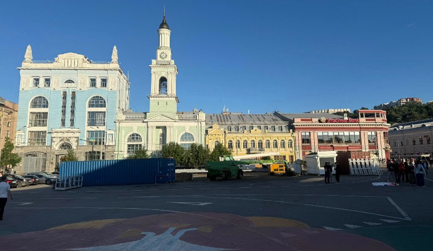 Епоха пішла: на Контрактовій площі повністю демонтували колесо огляду