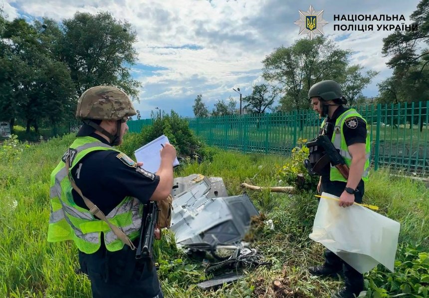 У Деснянському районі Києва знайшли російський дрон з бойовою частиною: подробиці