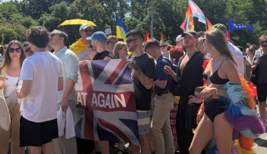 У Києві одночасно проходять акція за права ЛГБТК та "Марш Традиції": фото та відео