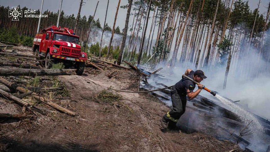 У Чорнобильській зоні ліквідують лісові пожежі