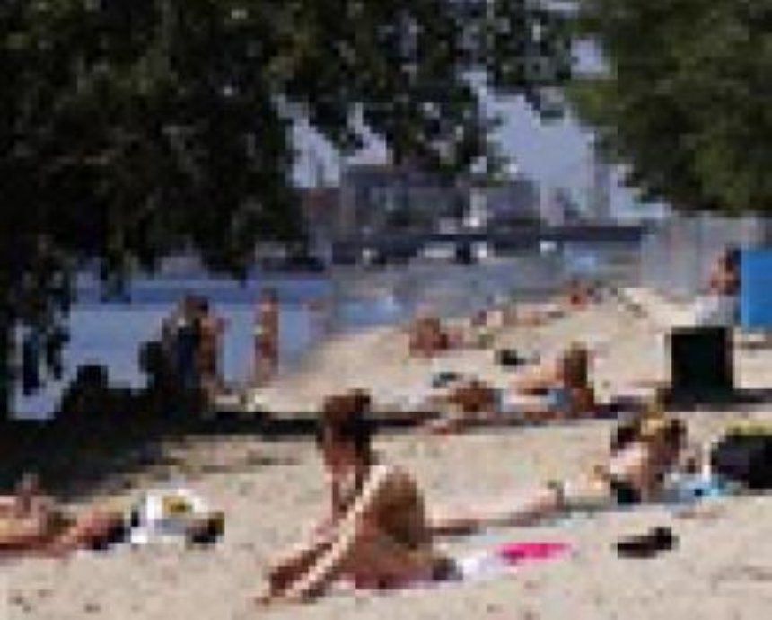 На одном из пляжей в Гидропарке запретили купаться