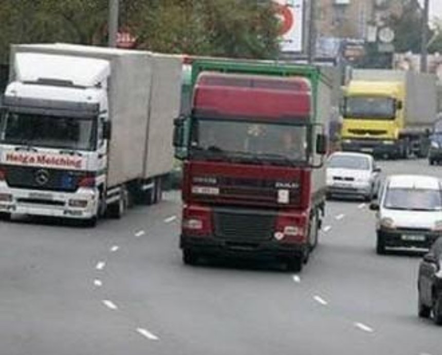 Из-за жары в столице запретили движение грузовиков