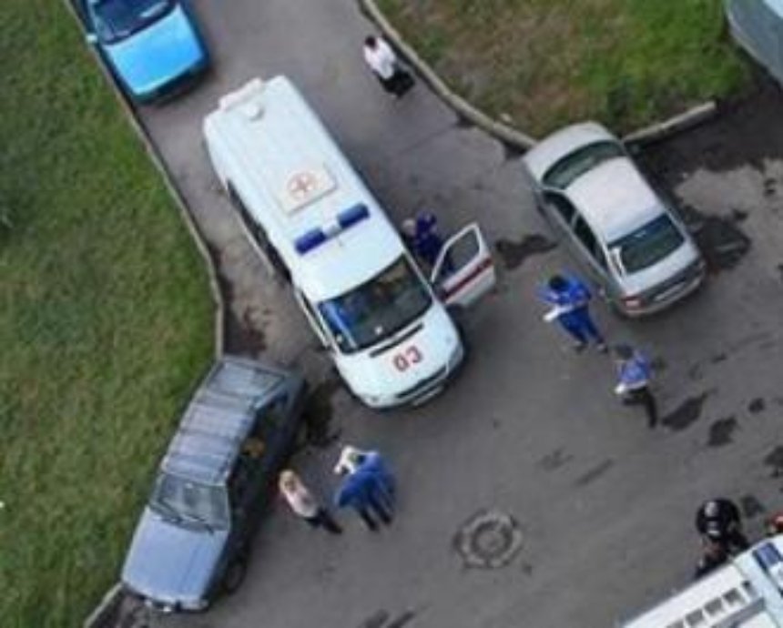 В Киеве влюбленные подростки упали с 7-го этажа