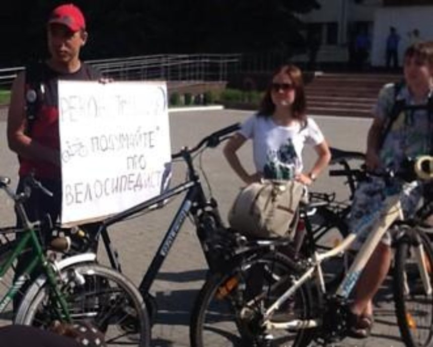 Велосипедисты пикетируют заседание Киевсовета
