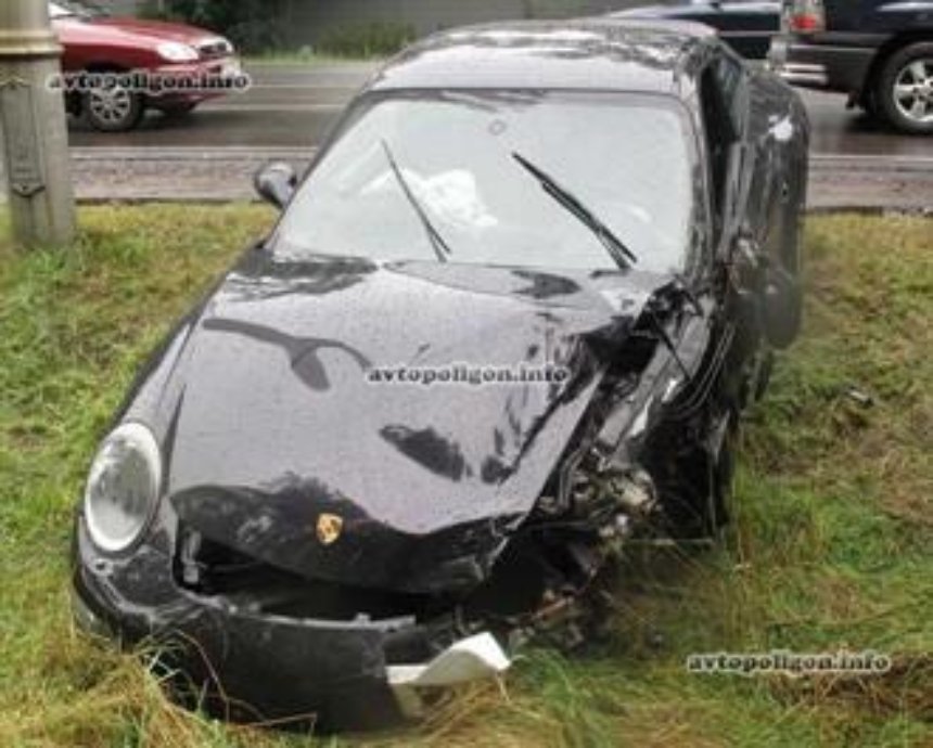 ДТП под Киевом: в джип влетел спортивный Porsche