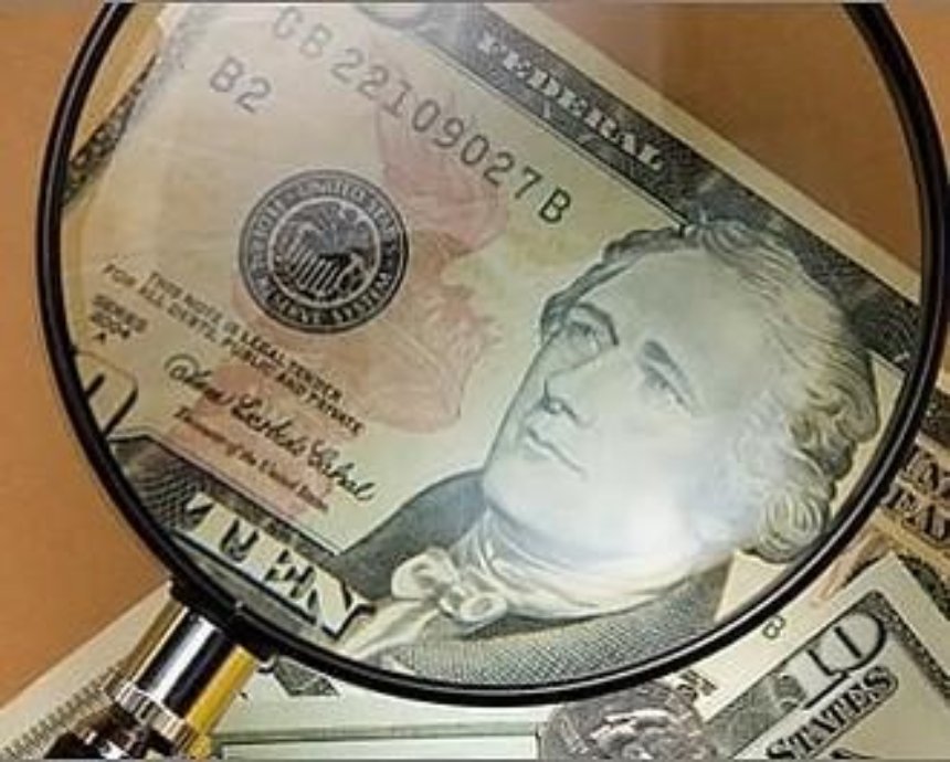 Киевлян обманывают фейковыми долларами США