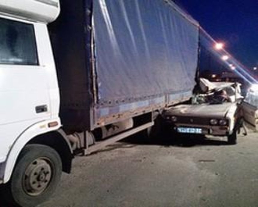 В Киеве в жуткой аварии погиб пассажир "легковушки"