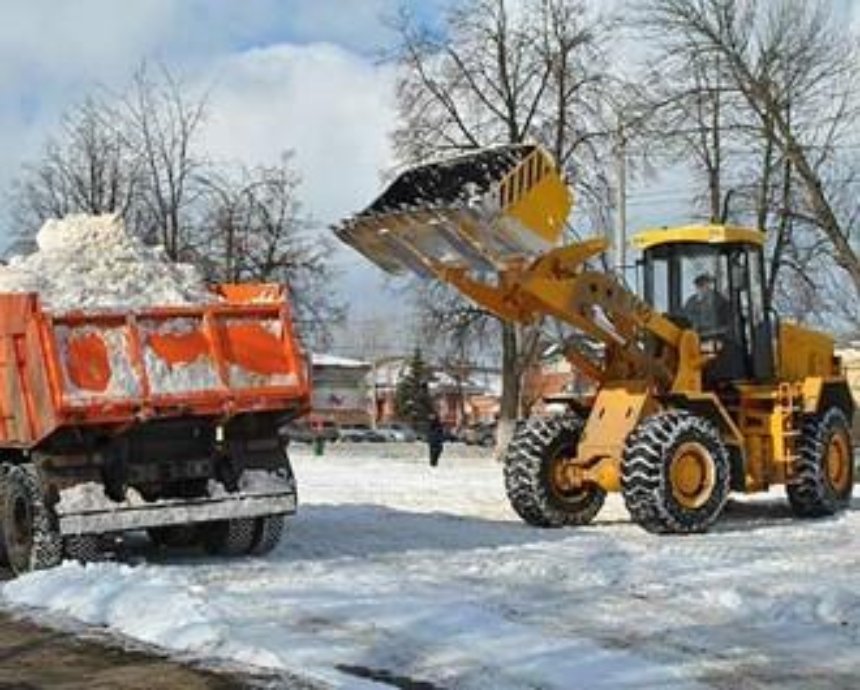 Киев не готов к зиме: для уборки дорог не хватает техники, соли и песка