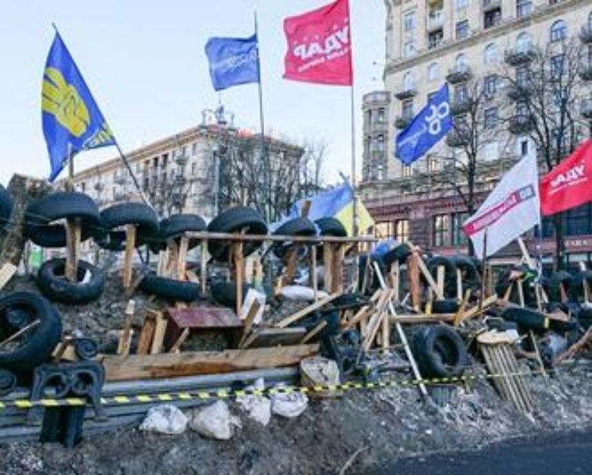 На баррикаде в центре Киева обнаружили мины-растяжки - Парубий