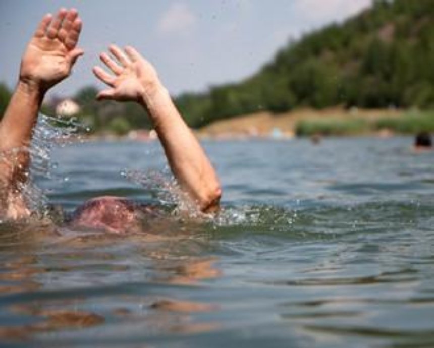 В киевском озере на Оболони утонул мужчина