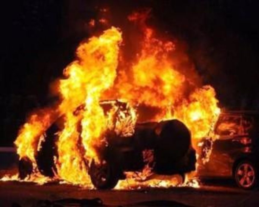 Ночью в Киеве вновь горели автомобили