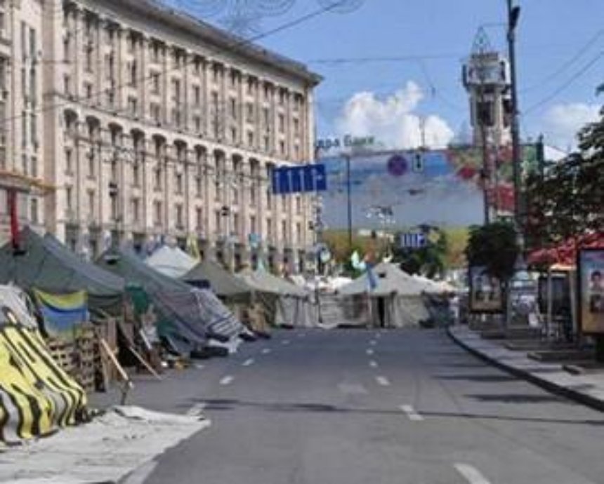 На столичном Майдане возник спор из-за желания 28-й сотни ехать в зону АТО