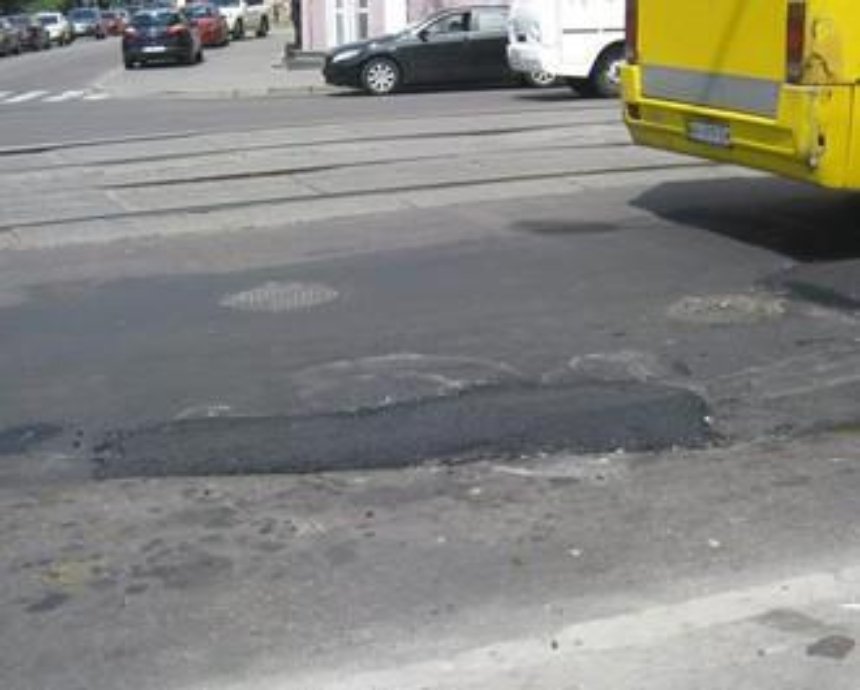 "Киевавтодор" заставил халатных ремонтников асфальтировать улицу по второму кругу