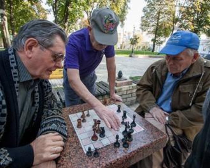 В столичном парке Шевченко одновременно сыграют на двадцати шахматных досках