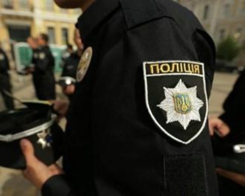В Киеве полицейские помешали влюбленному мужчине похитить девушку