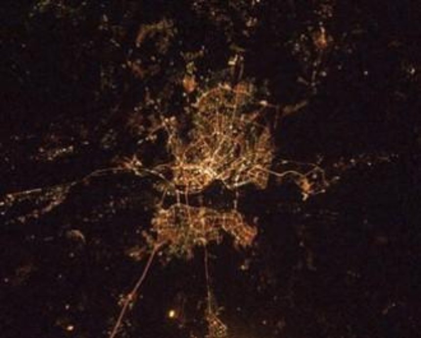 Как выглядит ночной Киев из космоса (фото)
