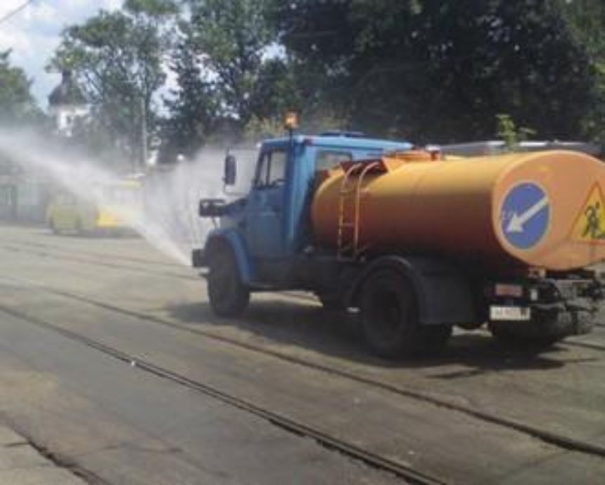 В Киеве усилили полив дорог