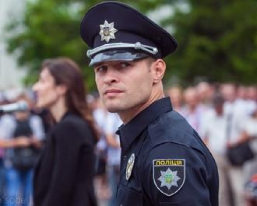 Глава киевской полиции спит по три часа в сутки и живет в общежитии