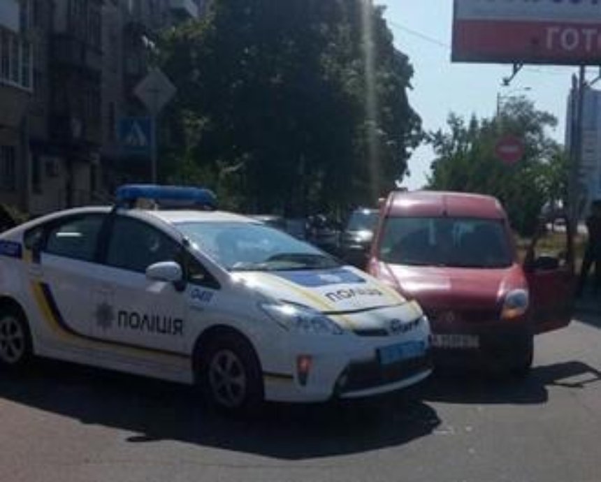 Киевские полицейские стали участниками аварии: фотофакт