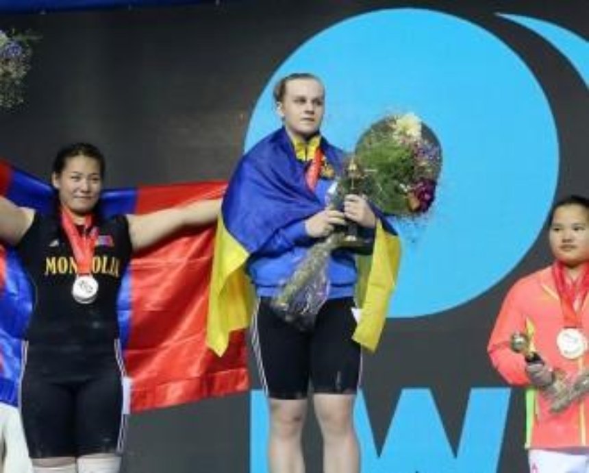 Украинка стала чемпионкой по тяжелой атлетике среди юниоров