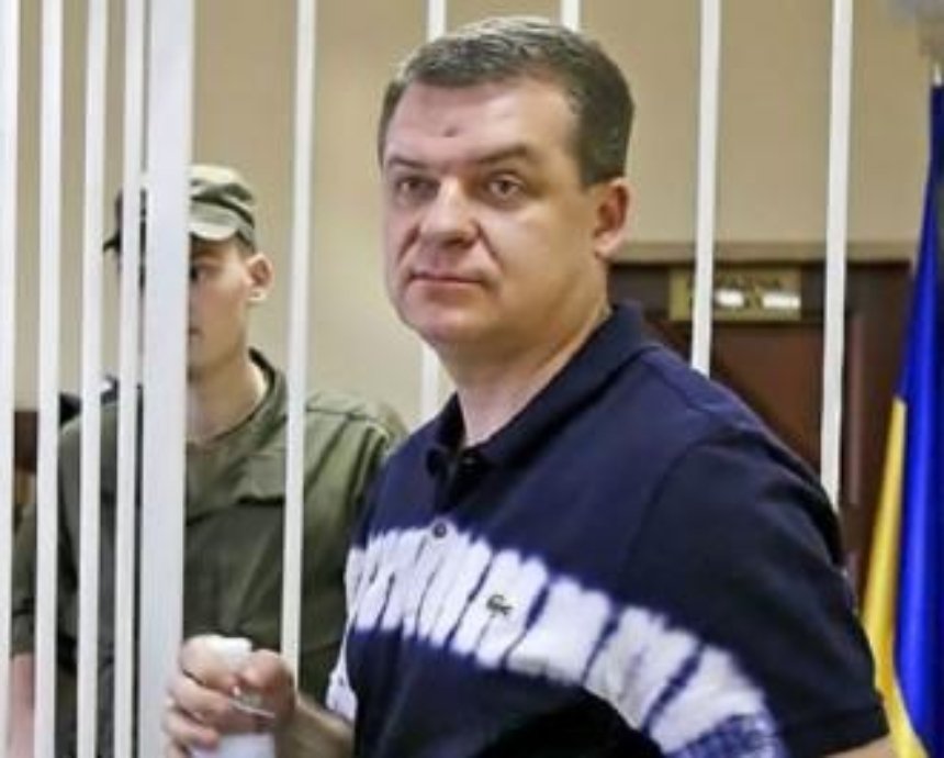 Суд "втихую" отменил арест имущества "бриллиантового" прокурора