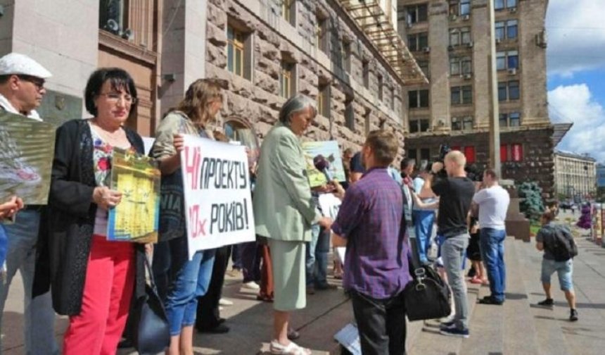 Киевляне протестуют против застройки Радужного и Воскресенки