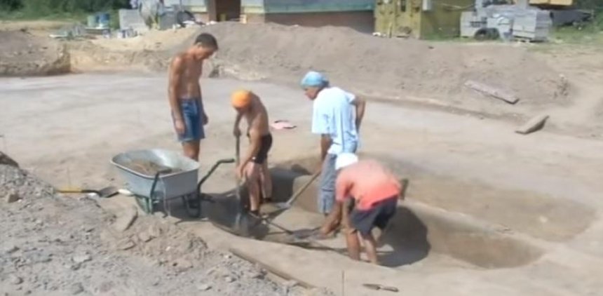В Києві бульдозер знищив унікальні археологічні розкопки (відео)