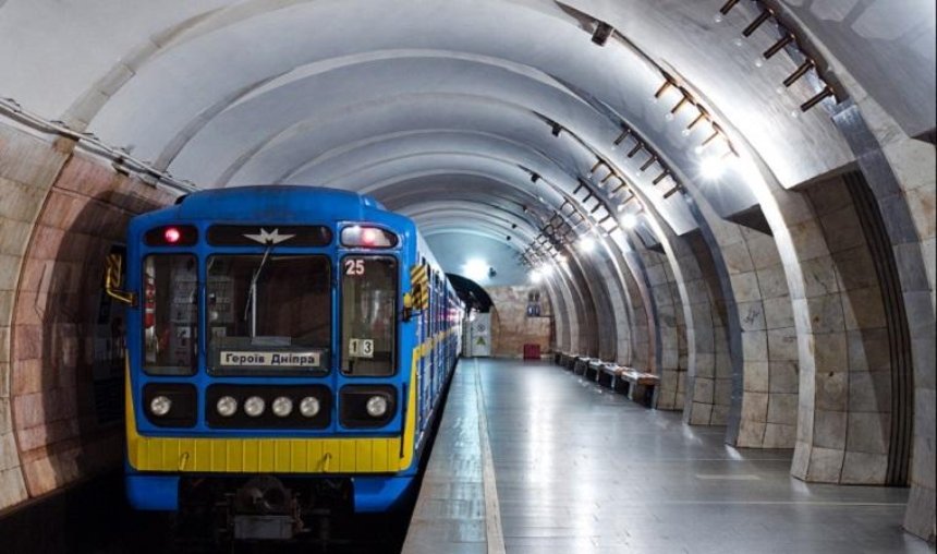 Вечером изменят режим работы три центральные станции метро
