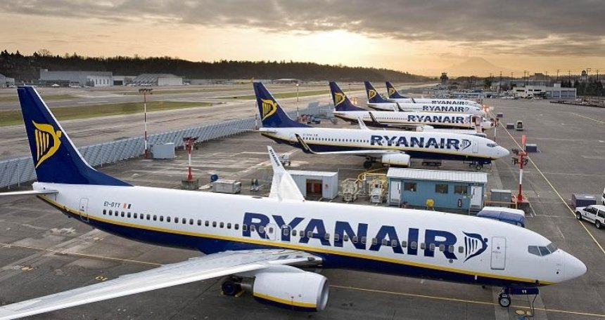 Ryanair  начал возвращать деньги за отмененные рейсы