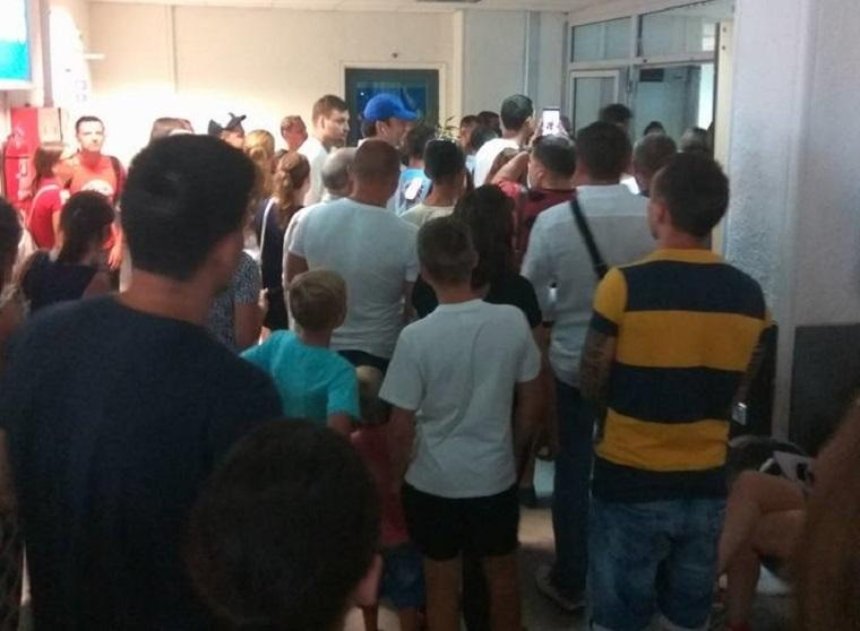 Туристы вторые сутки не могут улететь из Греции в Киев (фото)