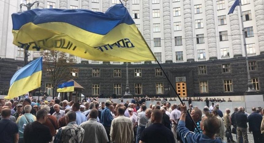 В центрі Києва  пенсіонери МВС побилися з поліцією (фото, відео)