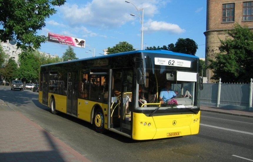 Все в объезд: автобусы на Подоле будут ходить по-другому 