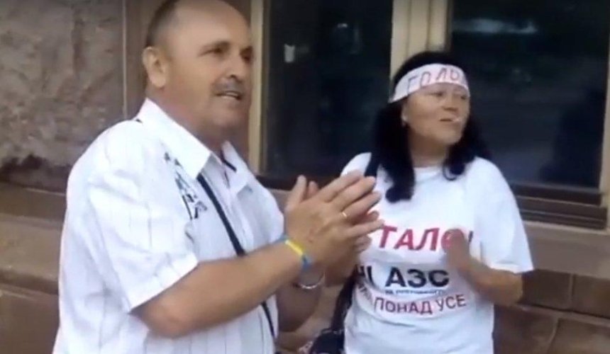 Активист стал свидетелем обеда "голодающих" под КГГА (видео)
