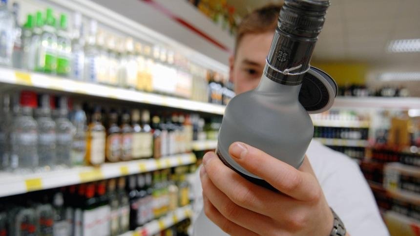 Київські магазини знову почали торгувати алкоголем вночі