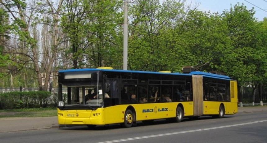 В столице на ходу развалился автобус (фото)