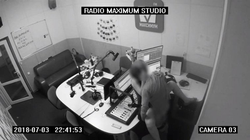 Продюсер радиостанции прокомментировал скандальное секс-видео сотрудников (видео 18+) 
