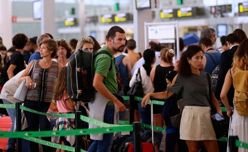 Сотни пассажиров не могут вылететь из Киева в Турцию