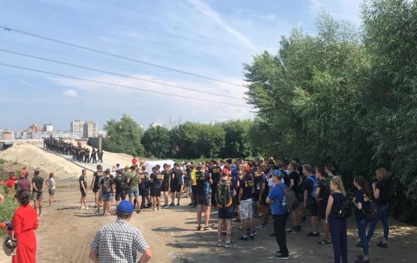 На Осокорках произошло столкновение полиции и «Нацкорпуса» (видео)