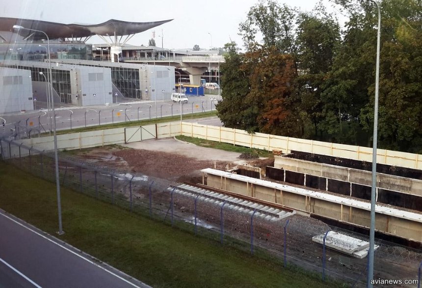 В аэропорту «Борисполь» начали строить платформы для поездов из Киева