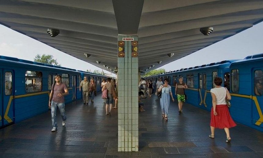 В Киеве «минировали» две станции метро