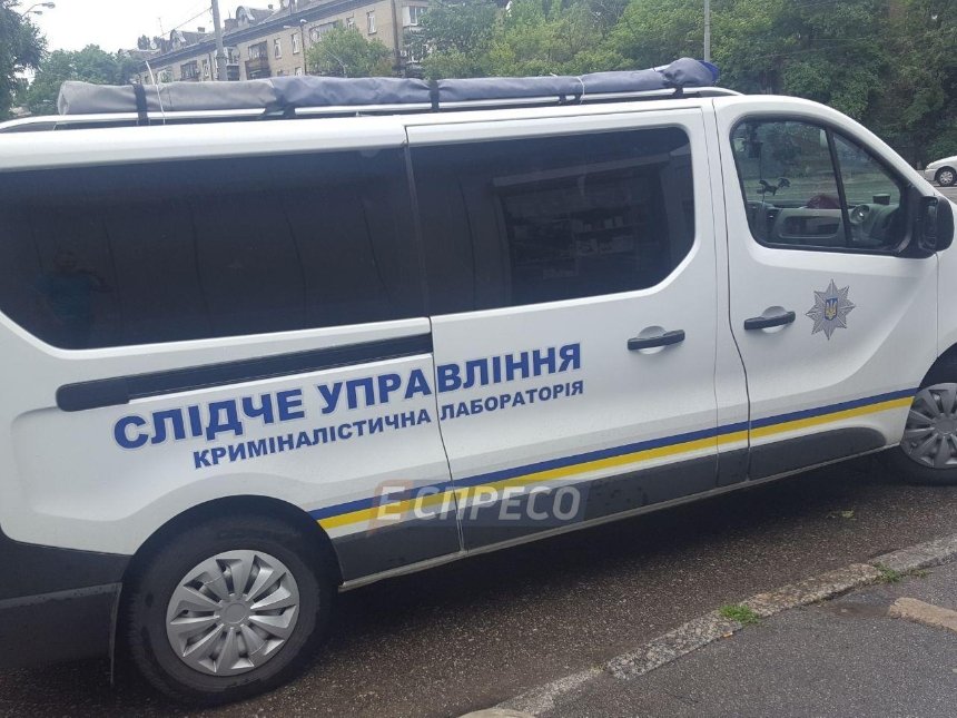 В Киеве со стрельбой ограбили центр по отмыванию денег (фото)