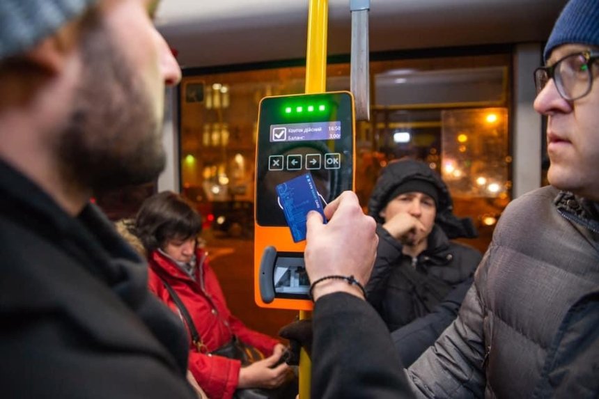 Весь муниципальный транспорт оборудовали валидаторами для электронного билета