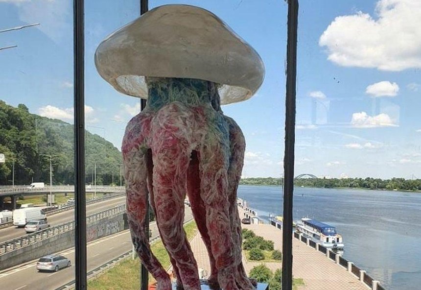 На станции столичного метро поселится большая медуза