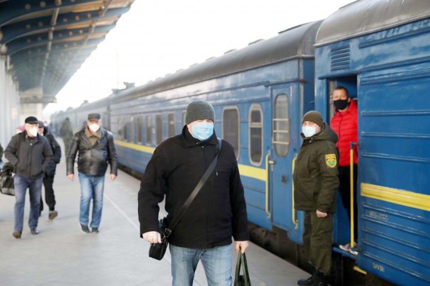 «Укрзализныця» возобновила движение еще 12 пригородных поездов: список