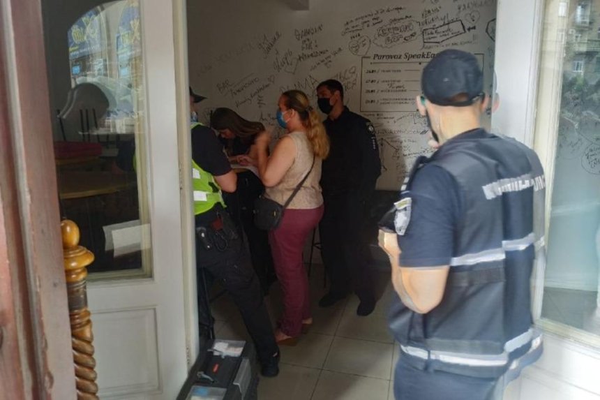 Из кинотеатра «Киев» вывезли оборудование на 70 тысяч евро — полицию не пустили в здание