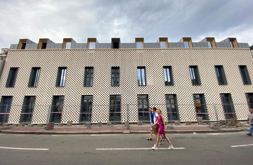 На Сагайдачного открыли фасад офисно-ресторанного комплекса от архитекторов Театра на Подоле