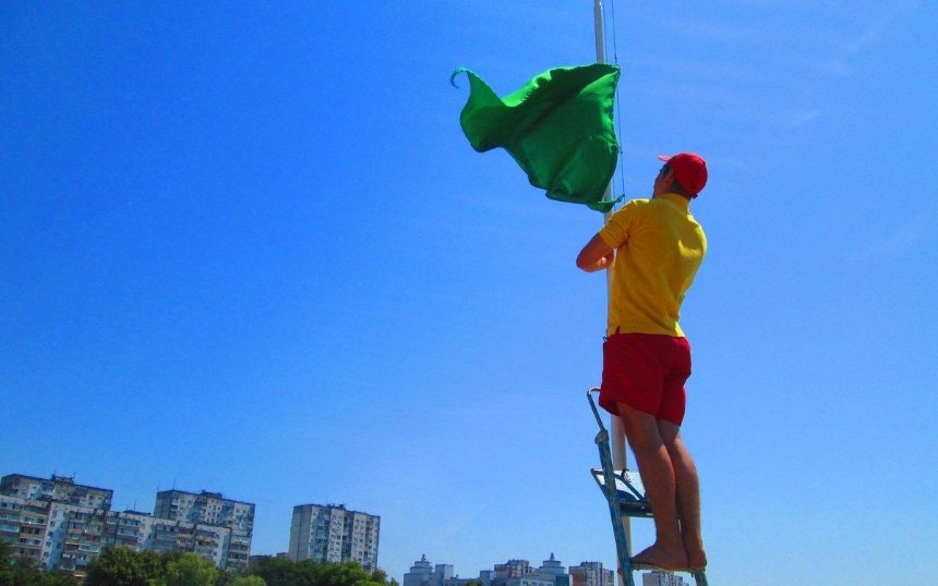 На девяти киевских пляжах снова разрешили купаться: список