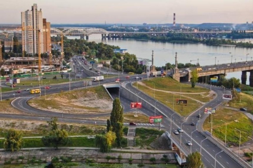 Движение на пересечении Днепровской набережной и проспекта Соборности ограничат на два месяца